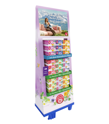 TEEKANNE Einzelhandelsdisplay mit Bio-Tee-Schachteln, Blumen- und Bergmotiven, deutschem Text, der die Premium-Teequalität hervorhebt.