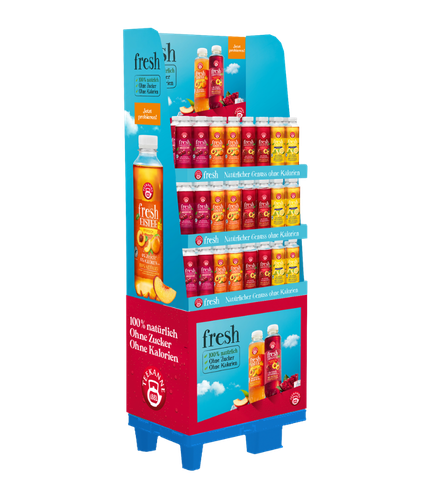 Blauer Supermarktstand mit verschiedenen natürlichen Saftflaschen, bunten Etiketten und Hervorhebungen wie ohne Zucker und Kalorien.